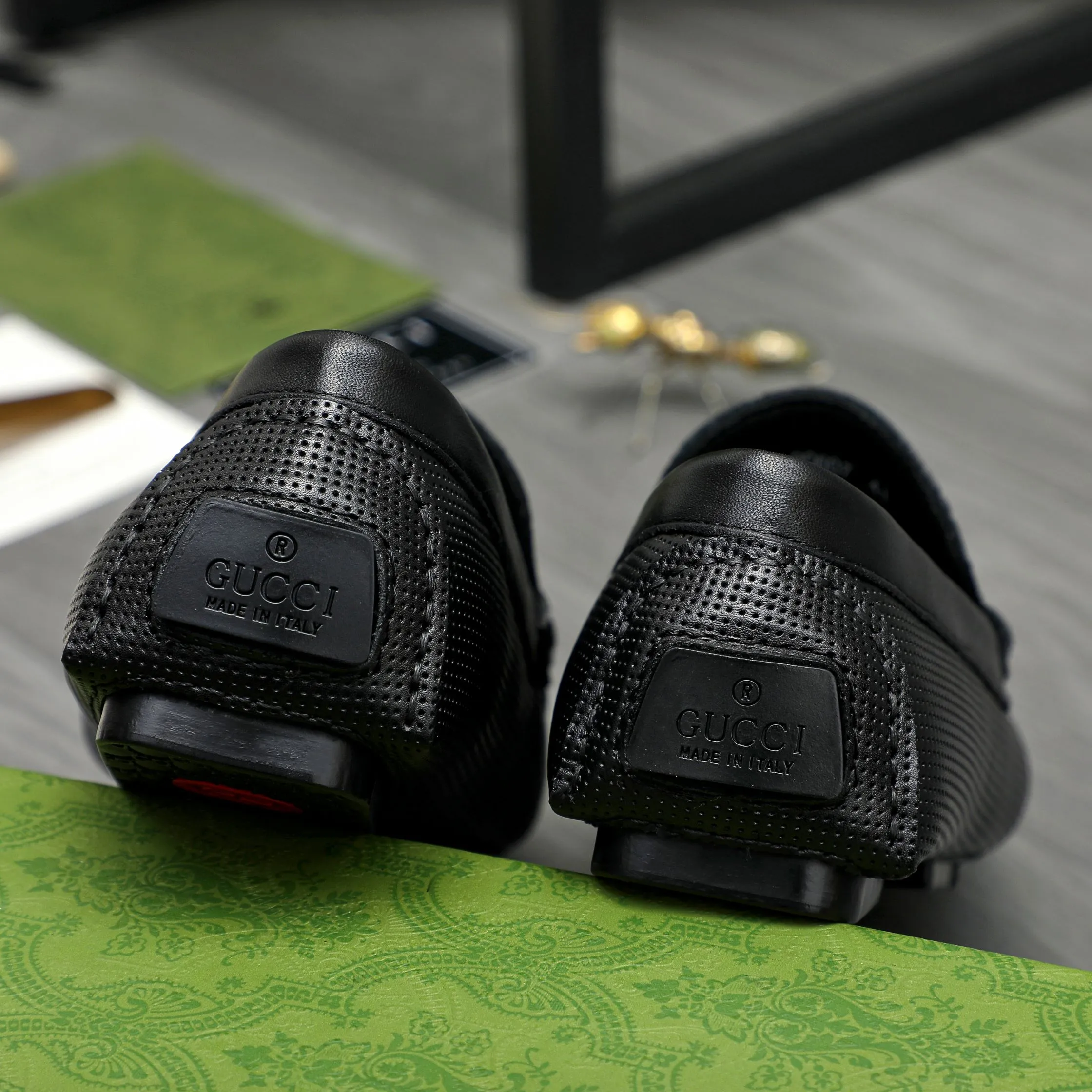 Men's shoes 💰p420 Product trademark: GUCCI (Gucci) casual slip-on men's shoes Regular size: 38-44 Product materials: Selected hollow cowhide upper, sheepskin lining, rubber outsole